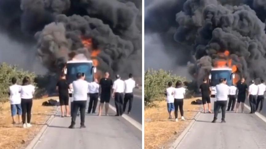 Seyir halinde motoru tutuşan yolcu otobüsü alev alev yandı