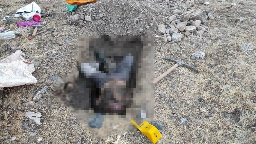 Define aramak için kazdığı çukurda cesedi bulundu
