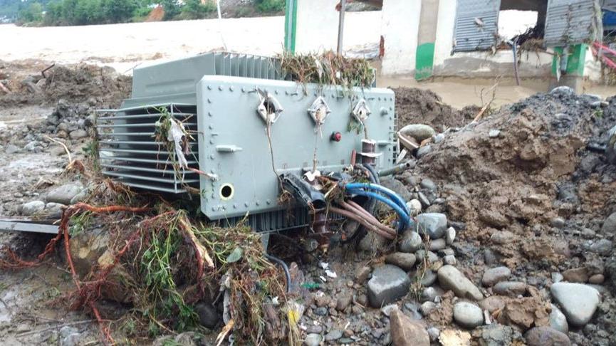 Artvin ve Rize’de sel nedeniyle 3 bin abone elektriksiz kaldı