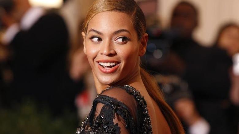 Beyoncé’nin yeni koleksiyonu için kocası Jay-Z poz verdi