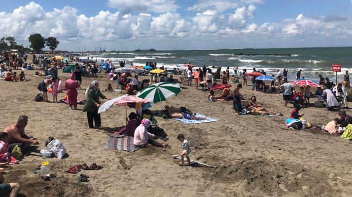 Akçakoca ve Karasu’da denize girmek yasaklandı