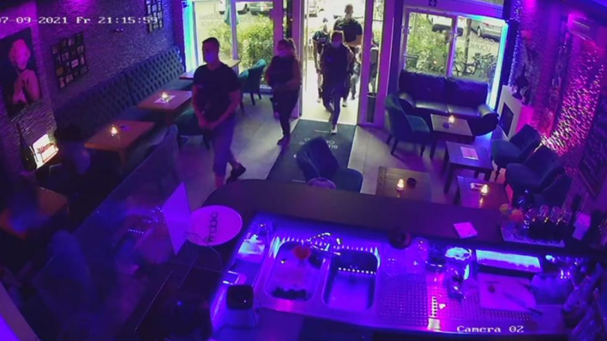 Irkçının vurduğu Türkleri bu sefer polis bastı