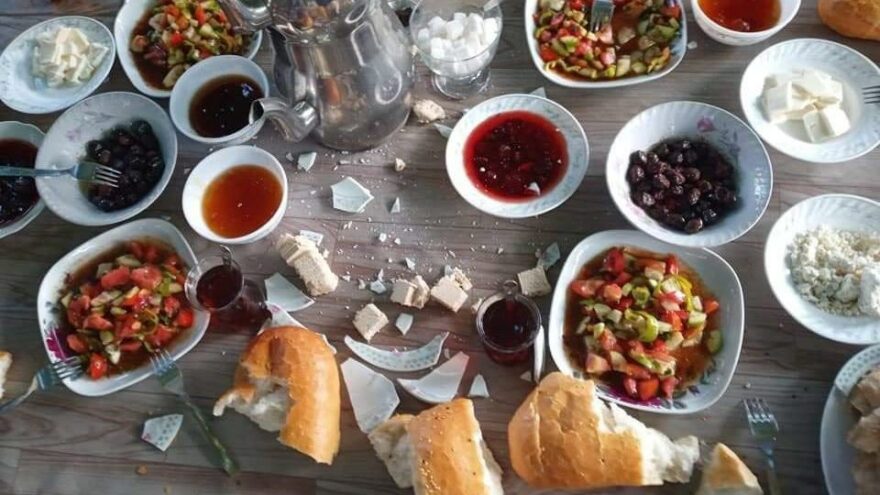 Kahvaltı sofrasının ortasına maganda kurşunu düştü