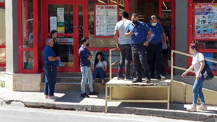 Market müdürünü bıçakladı, kasiyeri kovaladı