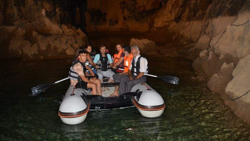 Botlarla girip milyonlarca yıl öncesine gidiyorlar