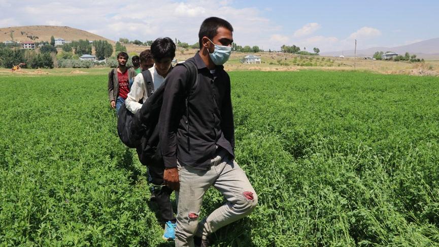 25 Afgan kaçak göçmen daha yakalandı