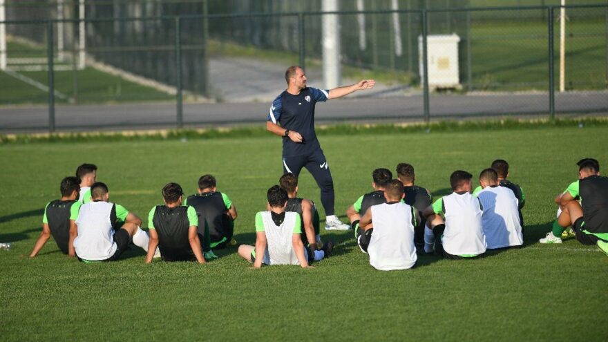 Mustafa Er raporu verdi, Bursaspor’da üç genç oyuncu takımdan gönderildi