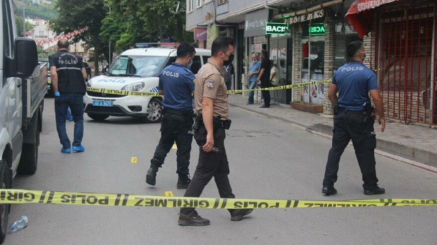 Karşılaştığı husumetlisine kurşun yağdırdı