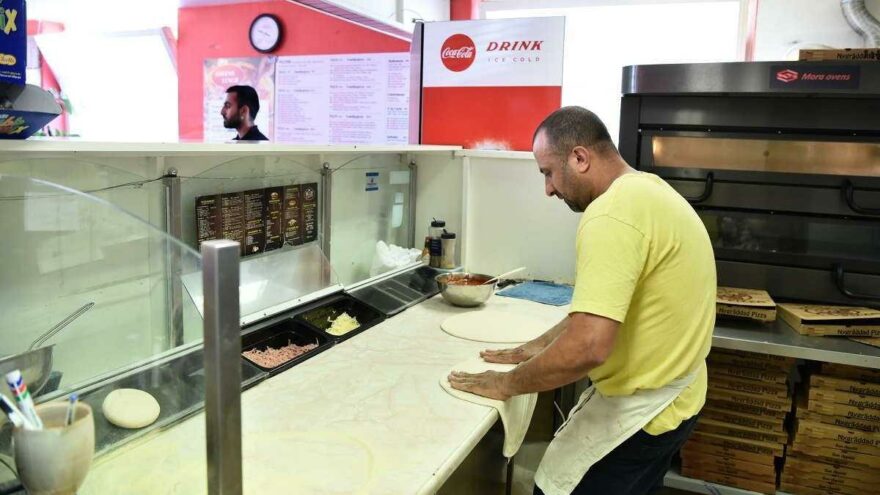 Bir garip rehine olayı: Pizza geldi, kriz bitti