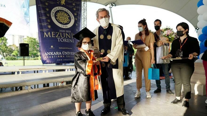 13 yıl tedavi gördü, iyileşti birincilikle mezun oldu!