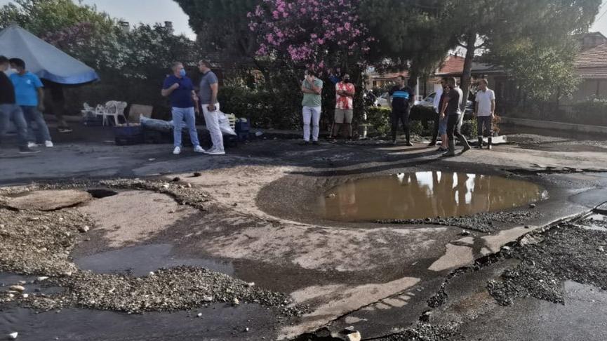 Kuşadası’nda patlayan lağımın suları denize karıştı