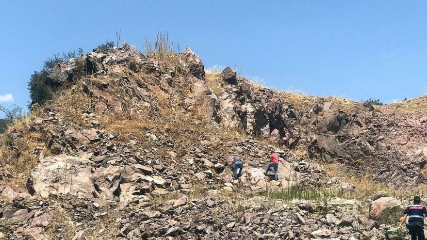 Kaçak kazı yaparken suçüstü yakalanan 2 kişiye gözaltı