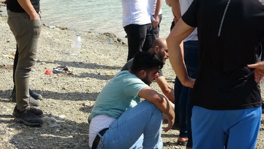 3 çocuğunu kurtarmak isterken öldü