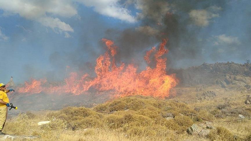 İzmir’de söndürülen yangın tekrar alevlendi