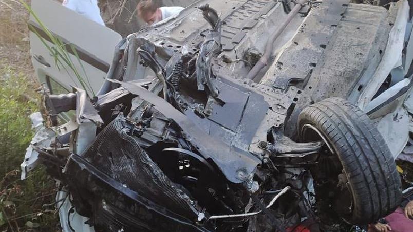 Kamyonet su kanalına devrildi: 3 ölü, 2 yaralı
