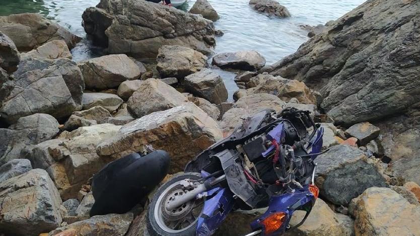 Oğlunun cenazesini görünce, güçlükle ayakta durabildi