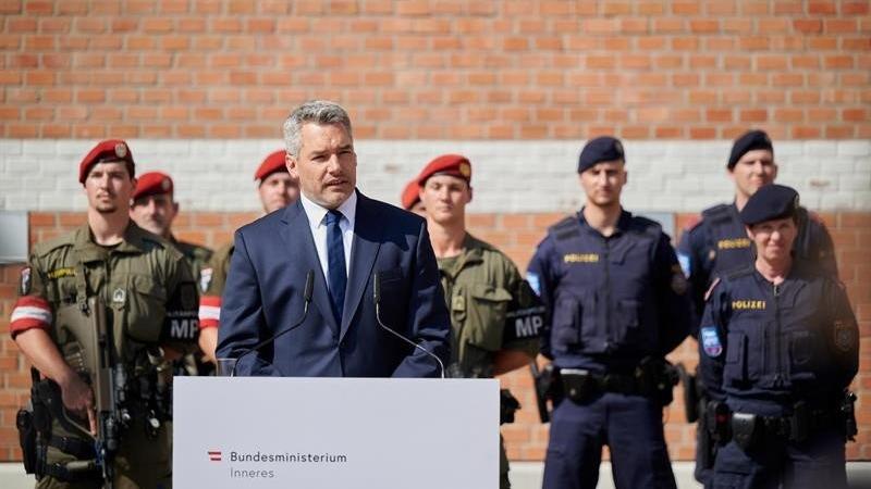 Avusturya’dan mülteci sorununa asker çözümü