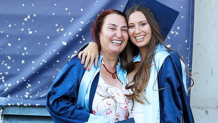 Anne-kız birlikte mezun oldu