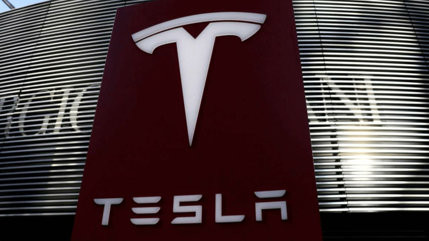 Tesla’dan müşteri memnuniyeti için ilginç önlem: Sosyal medya paylaşımlarını denetliyorlar
