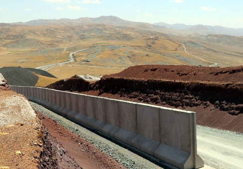 İran sınırına beton duvar örülüyor - Resim : 2