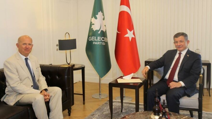 Birleşik Krallık Büyükelçisi’nden Davutoğlu’na ziyaret