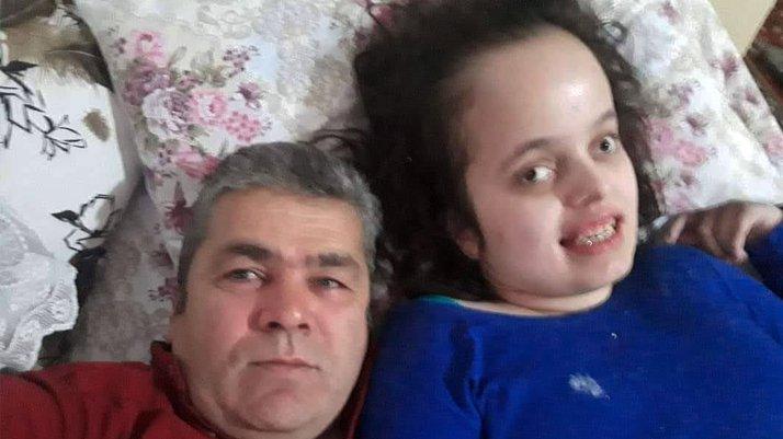 Engelli genç kız saatlerce sedyede bekletildi iddiası