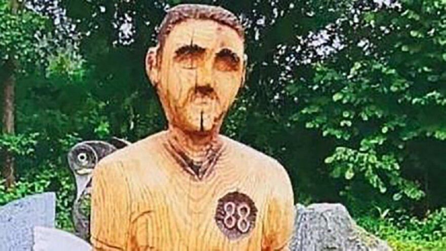 Mezarlıkta heykel krizi… Hitler’e benziyor diye kaldırıldı