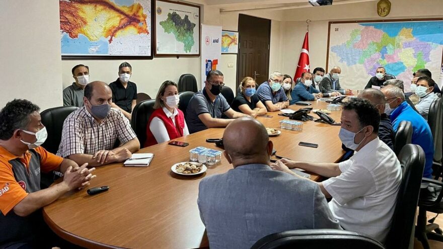 Meteorolojinin uyarısından sonra kentte 05.00’te acil toplantı