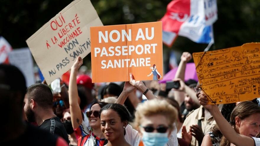 Fransa’da aşı pasaportu isyanı