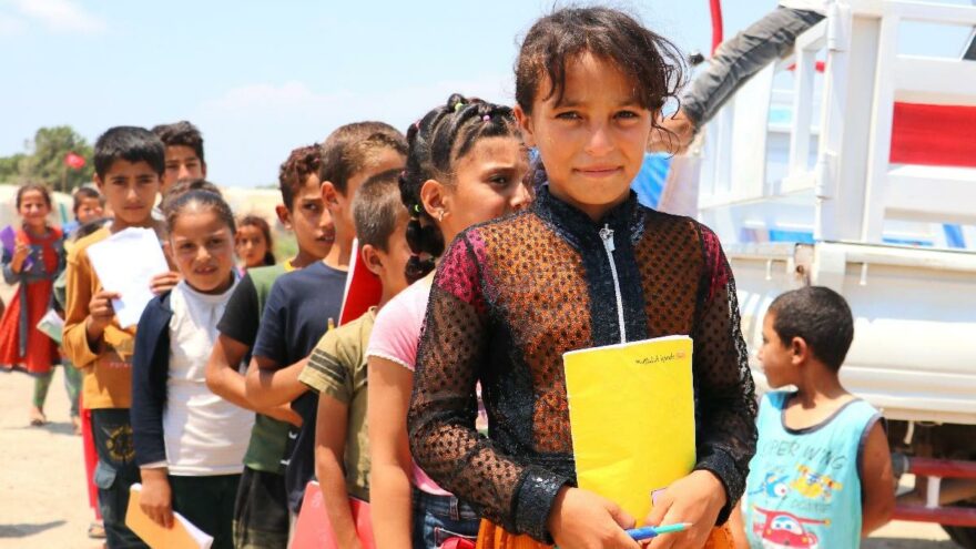 Savaştan kaçan hukuk fakültesi öğrencisi, mülteci çocuklara eğitim veriyor