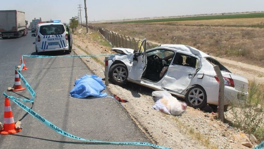Otomobille TIR çarpıştı, baba kız hayatını kaybetti
