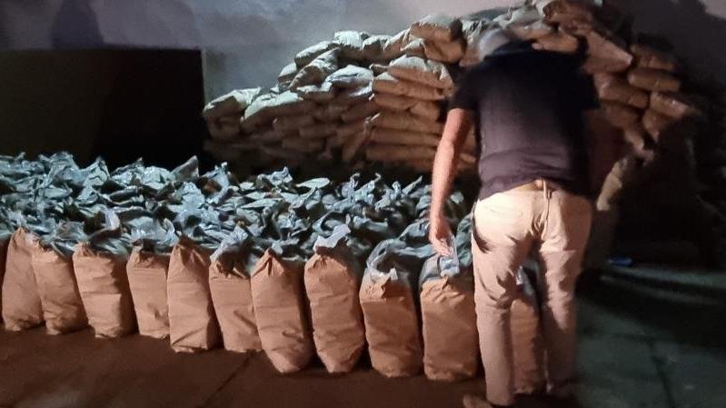 Şeker çuvallarının içine gizlenmiş 3 bin 416 kilo kokain ele geçirildi
