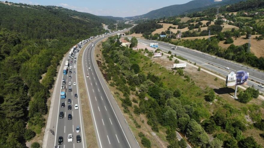 TEM’in İstanbul yönü trafiğe kapatıldı