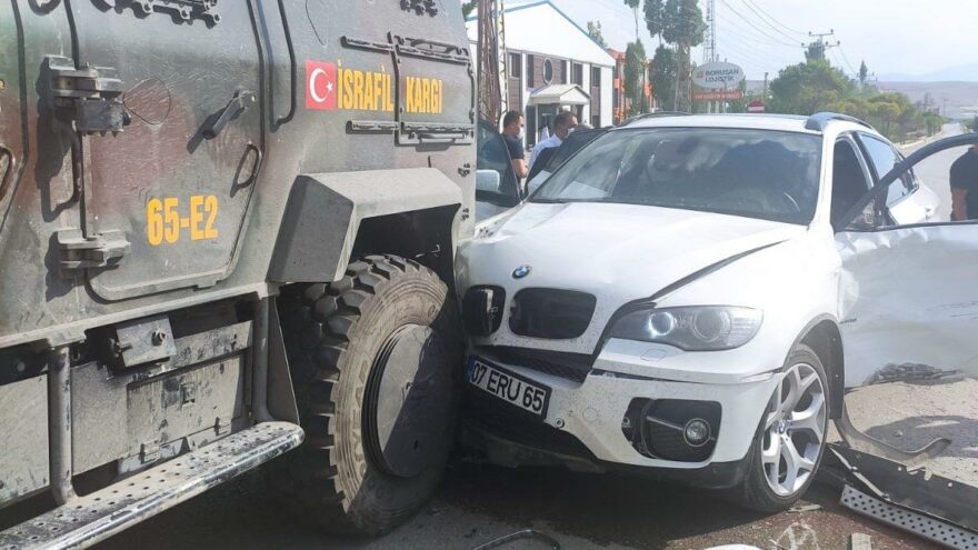 İYİ Parti konvoyunda korkutan kaza…
