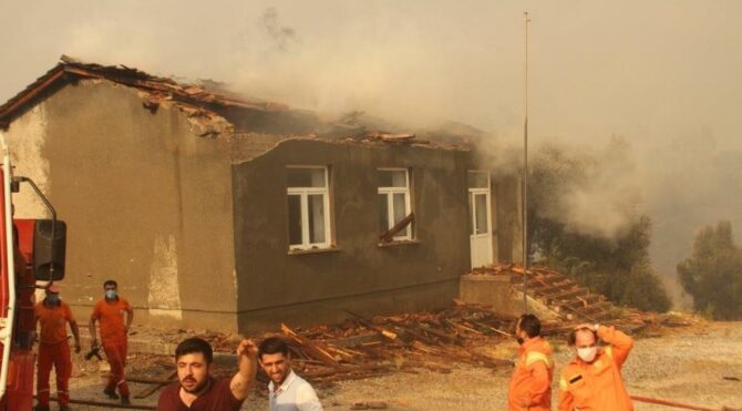 Mahallesi küle dönen vatandaş: Yapan varsa iki gözü kör olsun