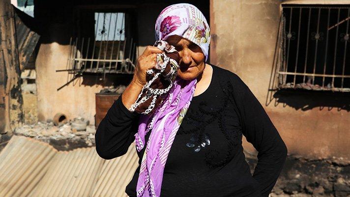 10 yıl önce bakkal dükkanı dün de evi yandı