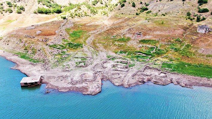 29 yıl sonra baraj altındaki köy gün yüzüne çıktı