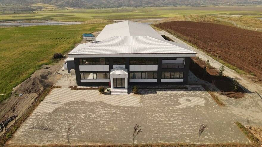 Almanya’da gördü, dönüp köyüne kurdu