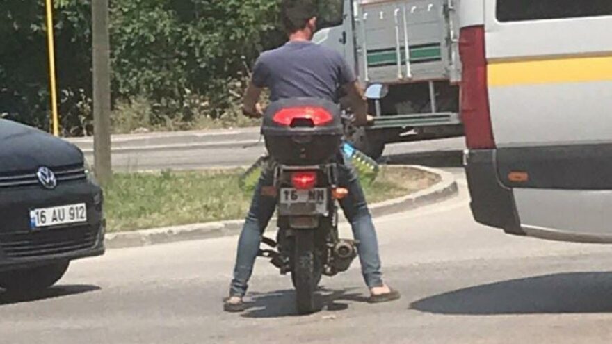Pet şişeyle benzin alınca polisi alarma geçirdi