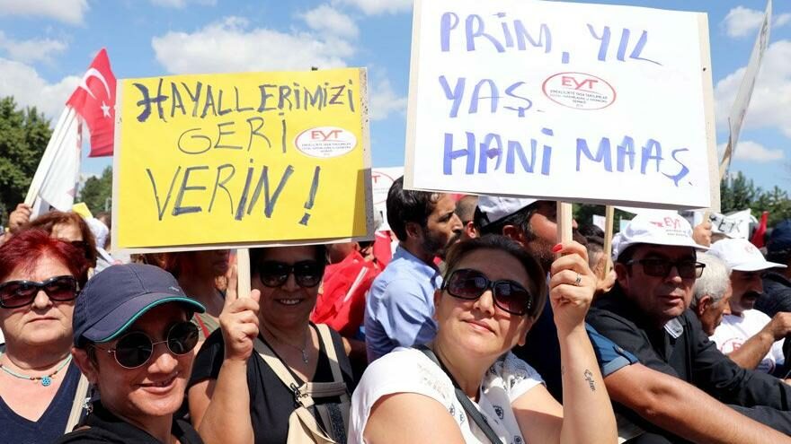 Emeklilikte yaşa takılanlar Meclis’ten çözüm bekliyor