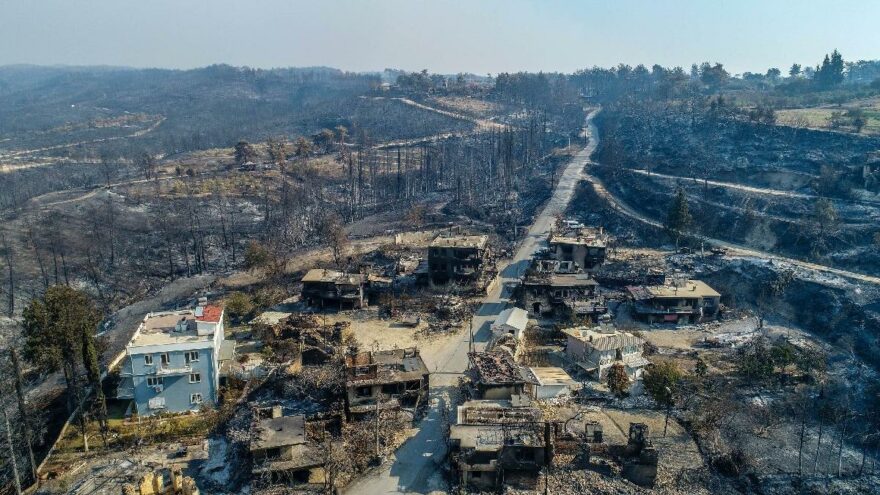 CHP’li Budak: Manavgat’ta 37 mahalle kısmen ya da tamamen yandı