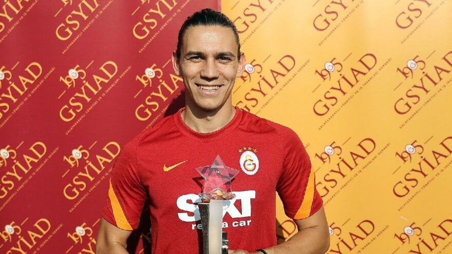 Galatasaray’da Taylan Antalyalı yılın sporcusu ödülünü aldı