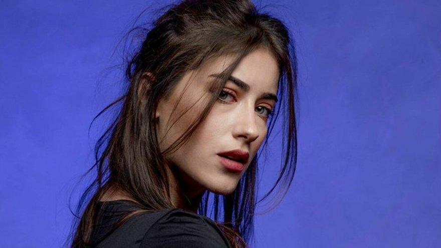 Hazal Kaya: Neden müdahale etmiyorsunuz? Neden yalnız kaldı koca ülke?