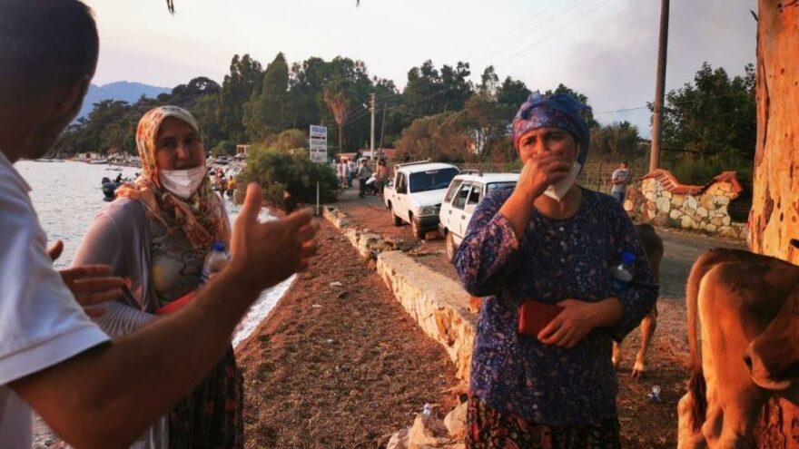 Alevlere teslim olan Marmaris’te göz yaşartan görüntüler