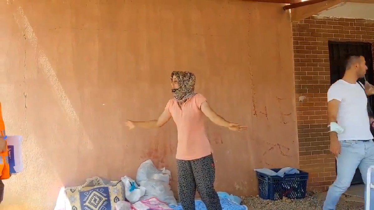 Evi yanan kadın böyle isyan etti: Villasını da evini de istemiyorum! - Resim : 1