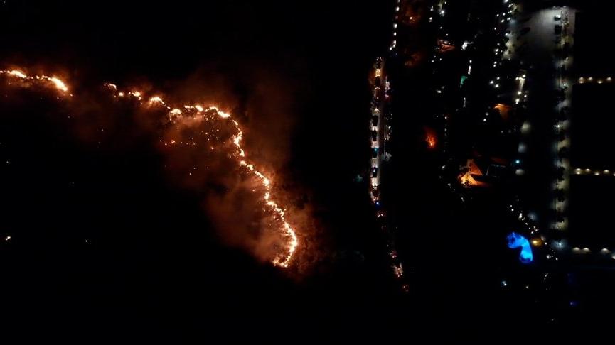 Marmaris’te yangın devam ediyor, karadan müdahale sürüyor