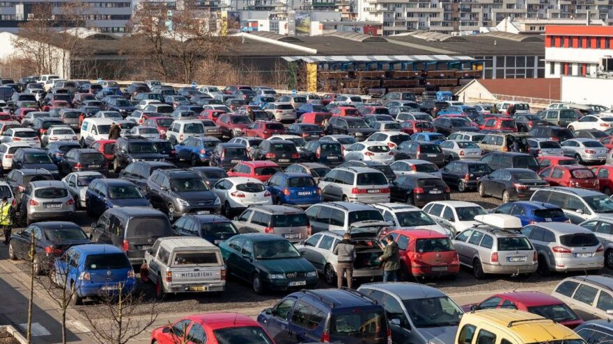 Otomobil satışları bir yılda 48 azaldı