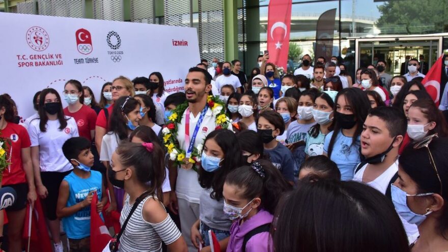 Ferhat Arıcan’a İzmir’de coşkulu karşılama