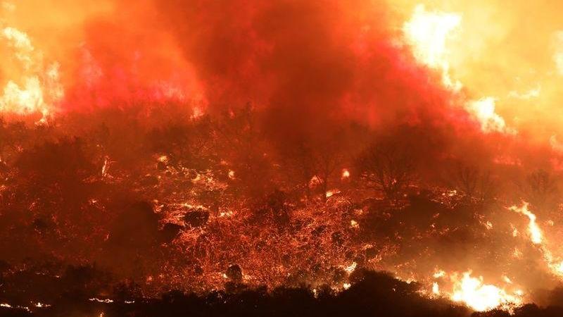 Bir yangın alarmı da ABD’den! Binlerce kişi evini boşalttı
