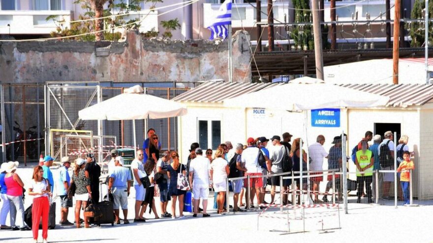 Yunanistan Türkiye’ye sınır kapılarını açtı